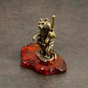 Сувенир ""Медведь с ружьем", латунь, янтарь, 3,4х1,6х1,2 см