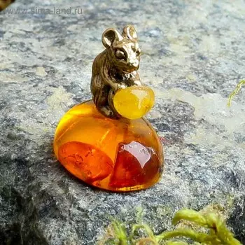 Сувенир "Мышка с монеткой", янтарь