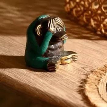 Сувенир "Обезьянка - ничего не вижу" бронза 7,5х7 см