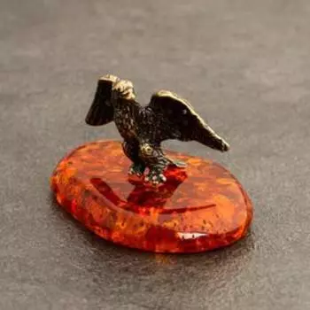 Сувенир "Орёл горный", латунь, янтарь, 2,2х3,3х1,0 см