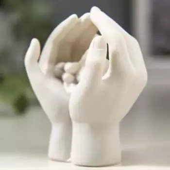 Сувенир полистоун "Ангелочек спящий в ладошках" 6,7х5,5х4,3 см