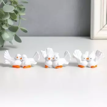 Сувенир полистоун "Белые голуби" МИКС 2,5х4,7х3 см