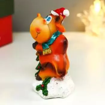 Сувенир полистоун "Бычок Сеня в новогоднем колпаке с лыжами/ёлкой" МИКС 8,3х4,5х5,3 см