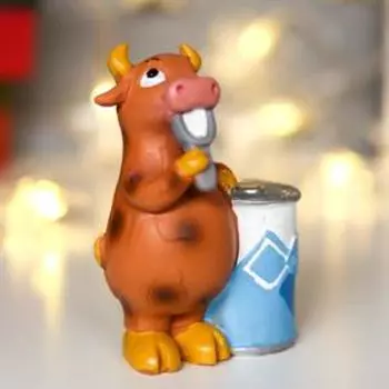 Сувенир полистоун "Бычок сладкоежка с сгущенным молоком"