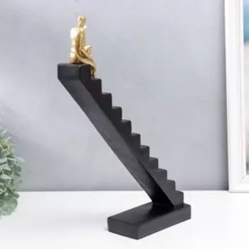 Сувенир полистоун "Человек на лестнице. Мозговой штурм" 37х7х28 см