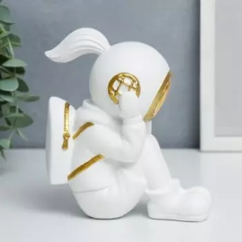 Сувенир полистоун "Девочка с хвостиком в шлеме космонавта, с рюкзаком" бело-золотой 16х9 см 737056