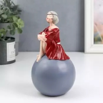 Сувенир полистоун "Девушка в бордовом платье на шаре" 17,5х10х10 см
