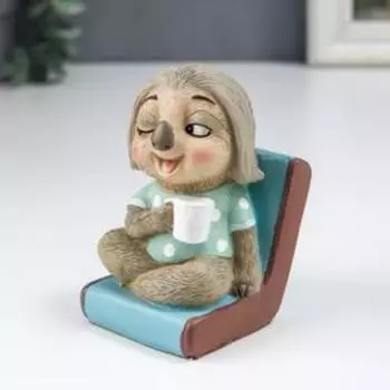 Сувенир полистоун "Ленивец в кресле с чашкой чая" 9х5,5х5 см