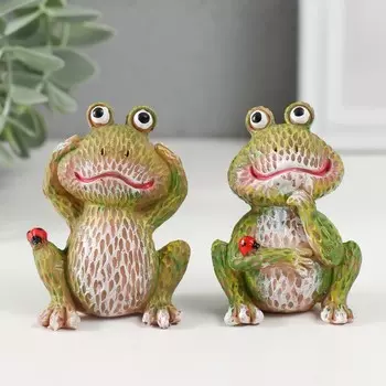 Сувенир полистоун "Лягушка с божьей коровкой" МИКС 3,2х4,7х6,5 см