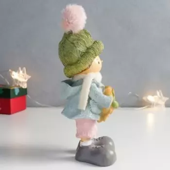 Сувенир полистоун "Мальчик в зелёной шапке с собачкой на руках" 8,5х8х20 см