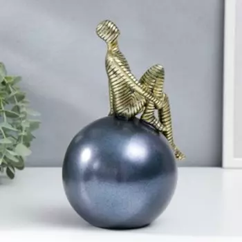 Сувенир полистоун "Мечтатель на шаре" 16,3х14,2х24 см