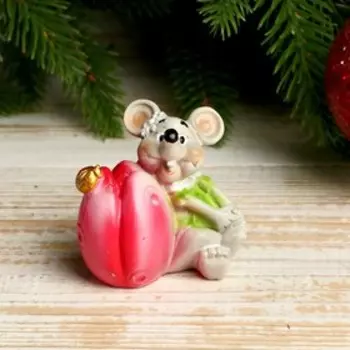 Сувенир полистоун "Мышка в платьице с цветком" МИКС 5,3х5,4х3,2 см