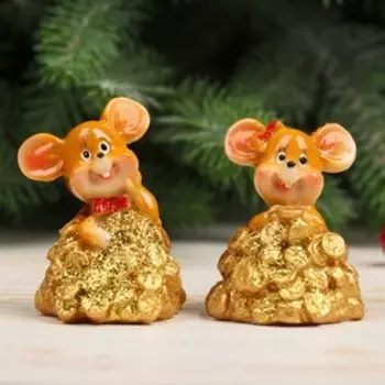 Сувенир полистоун "Мышуля на горке золотых монет" МИКС 6х4,3х4,5 см