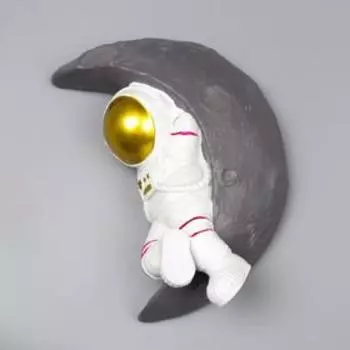 Сувенир полистоун настенный декор "Астронавт на месяце" 22х21,5х7 см