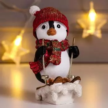 Сувенир полистоун "Пингвин Рико в красном колпаке и шарфе, на лыжах" 11х5,5х7,5 см