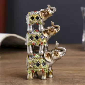 Фигурка полистоун «Пирамида из 3-х слонов в попонах с бахромой», 11.86.72.8 см