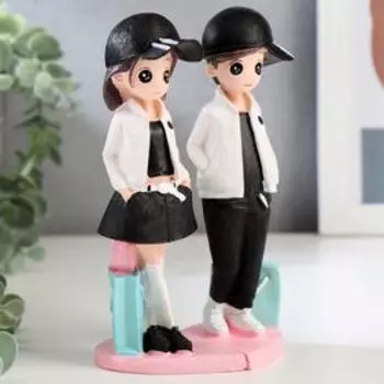 Сувенир полистоун "Подростки в белых курточках" набор 2 шт 16,5х5,3х7,4 см