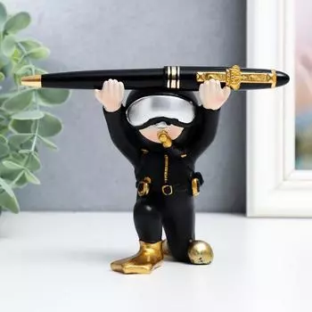 Сувенир полистоун подставка д/ручки "Водолаз в чёрном" 10х9,5х7 см