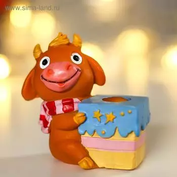 Сувенир полистоун подсвечник "Бычок в шарфе с тортом"