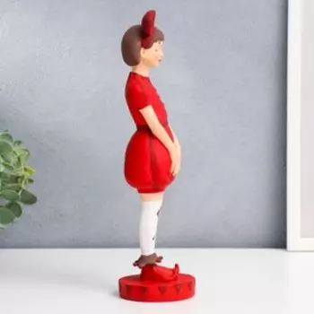 Сувенир полистоун "Принцесса цирка" красный 28х7,5х7,5 см