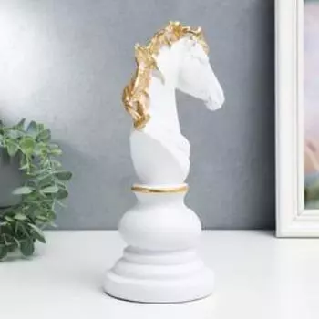 Сувенир полистоун "Шахматная фигура - Конь" белый с золотом 27х11,4х14,2 см