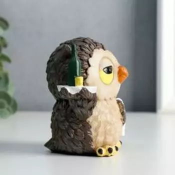 Сувенир полистоун "Совёнок - официант" 8х6,5х8,5 см