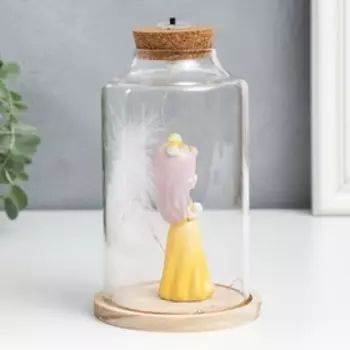 Сувенир полистоун световой "Девочка в жёлтом с котиком и пером" 10х10х17,5 см