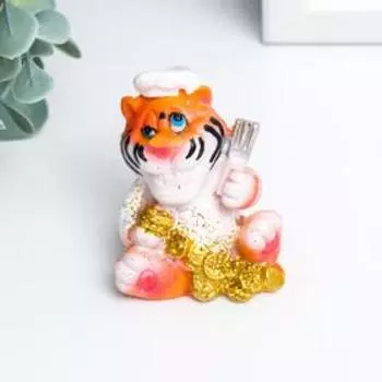 Сувенир полистоун "Тигр-поварёнок" МИКС 5х5,4х4 см