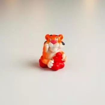 Сувенир полистоун "Тигр с сердечками" МИКС 3х2х2,5 см