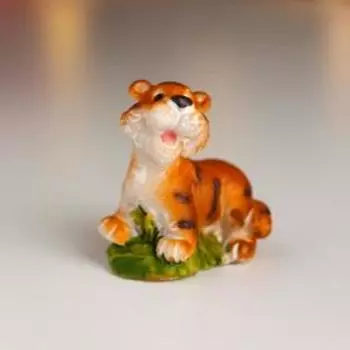 Сувенир полистоун "Тигра на полянке с ромашками" МИКС 3,5х2х4,5 см