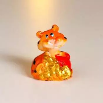 Сувенир полистоун "Тигрёнок с мешком золотых монеток" МИКС 2,5х2,1х2,1 см