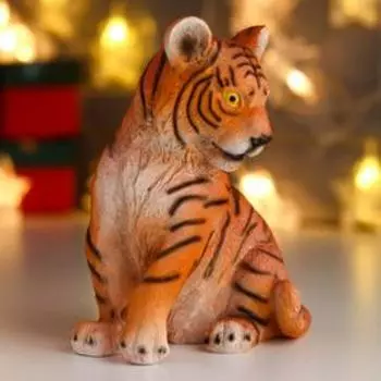 Сувенир полистоун "Тигрёнок-выбражуля" 15,2х10х12,4 см
