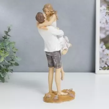 Фигурка полистоун «Влюблённые на песчаном пляже: объятия», 268.514.5 см