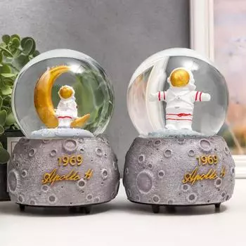 Сувенир полистоун водяной шар музыка механический "Астронавт на луне" МИКС 15,5х10х10 см