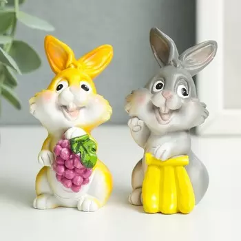 Сувенир полистоун "Зайчик с фруктом" МИКС 4,5х4х7,5 см