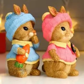 Сувенир полистоун "Зайчики в вязаных шапках и кофточках" набор 2 шт 15х7х7,5 см