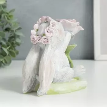 Сувенир полистоун "Зайка в цветочном венке с розой" 12х12х7,7 см