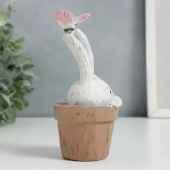 Сувенир полистоун "Зайка в горшочке, с бабочкой на ушах" 13,8х6,5х6,5 см