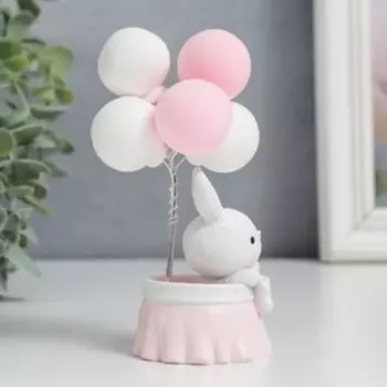 Сувенир полистоун "Зайка в корзине с воздушными шарами" розовый 11,5х5х5 см