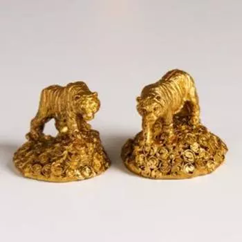 Сувенир полистоун "Золотой тигр на монетах" МИКС 3,5х3,2х3,2 см