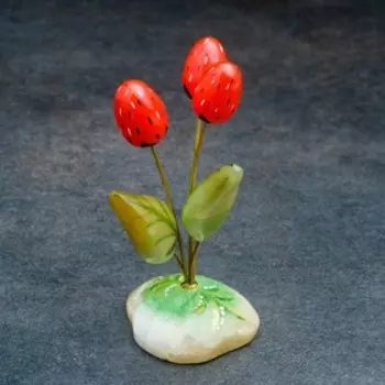 Сувенир «Земляничка», 68,5 см, селенит