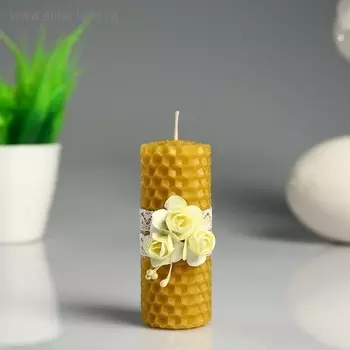 Свеча из вощины "Классика" с розой цвета айвори, медовая, 4×8 см