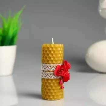 Свеча из вощины "Классика" с розой красного цвета, медовая, 4×8 см