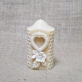 Свеча "Камея" бежевая 6х11