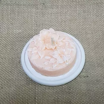 Свеча "Лилии" на подставке абрикосовая 9,5х4