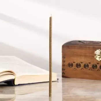 Свеча магическая медовая с полынью и зверобоем от зависти и сплетен «Молвинец», 12 штук