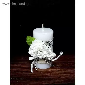 Свеча "Ручная работа" с декором "Белые цветы" 52*95