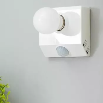 Светильник с датчиком движения "Промо" Е27 белый 8,х8,5х3см