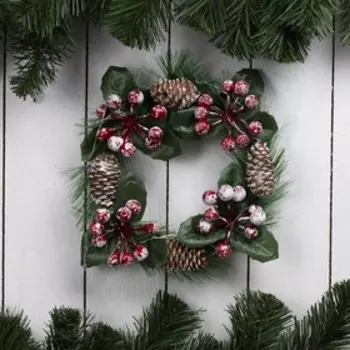 Светодиодная фигура «Венок с шишками и ягодами» 20 см, пластик, батарейки CR2032х2 (в комплекте), свечение тёплое белое