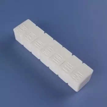 Таблетница «Ряд», английские буквы, 7 секций, 13 см 3.5 см 2.5 см, белая